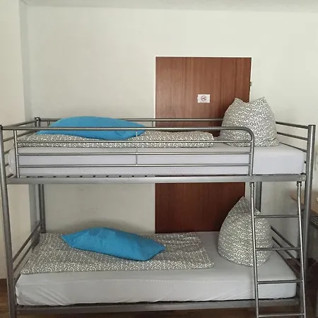 A & J Hirsch רוסט