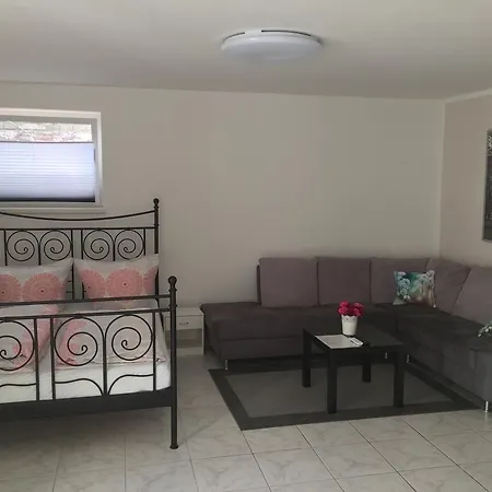 A & J Hirsch * רוסט